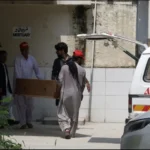 Incendio en sala de recién nacidos en Pakistán mata a 14 bebés, rescatan a uno con vida